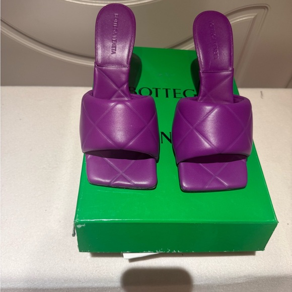 Bottega Veneta Shoes - Brand New Bottega Veneta Women's Purple Slide Sandals